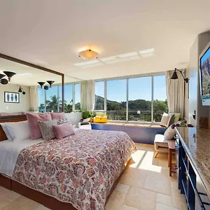 @ Marbella Lane Studio, 15 Steps From The Beach, 11 Mins From The Airport Apartment Honolulu